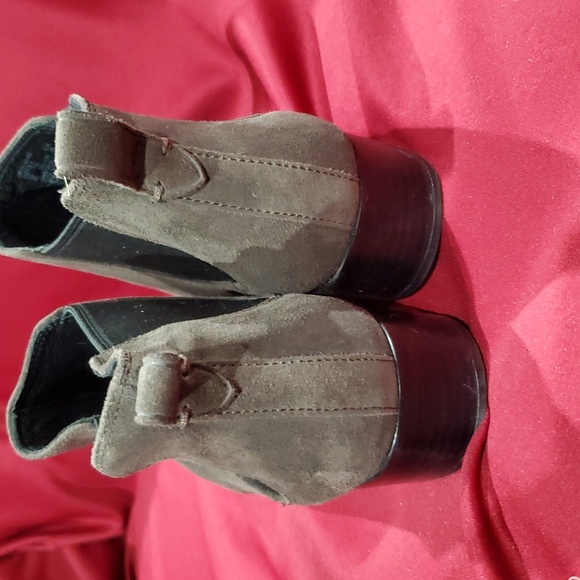 Coach chocolate brown suede Chelsea ankle bootie - Picture 3 of 10